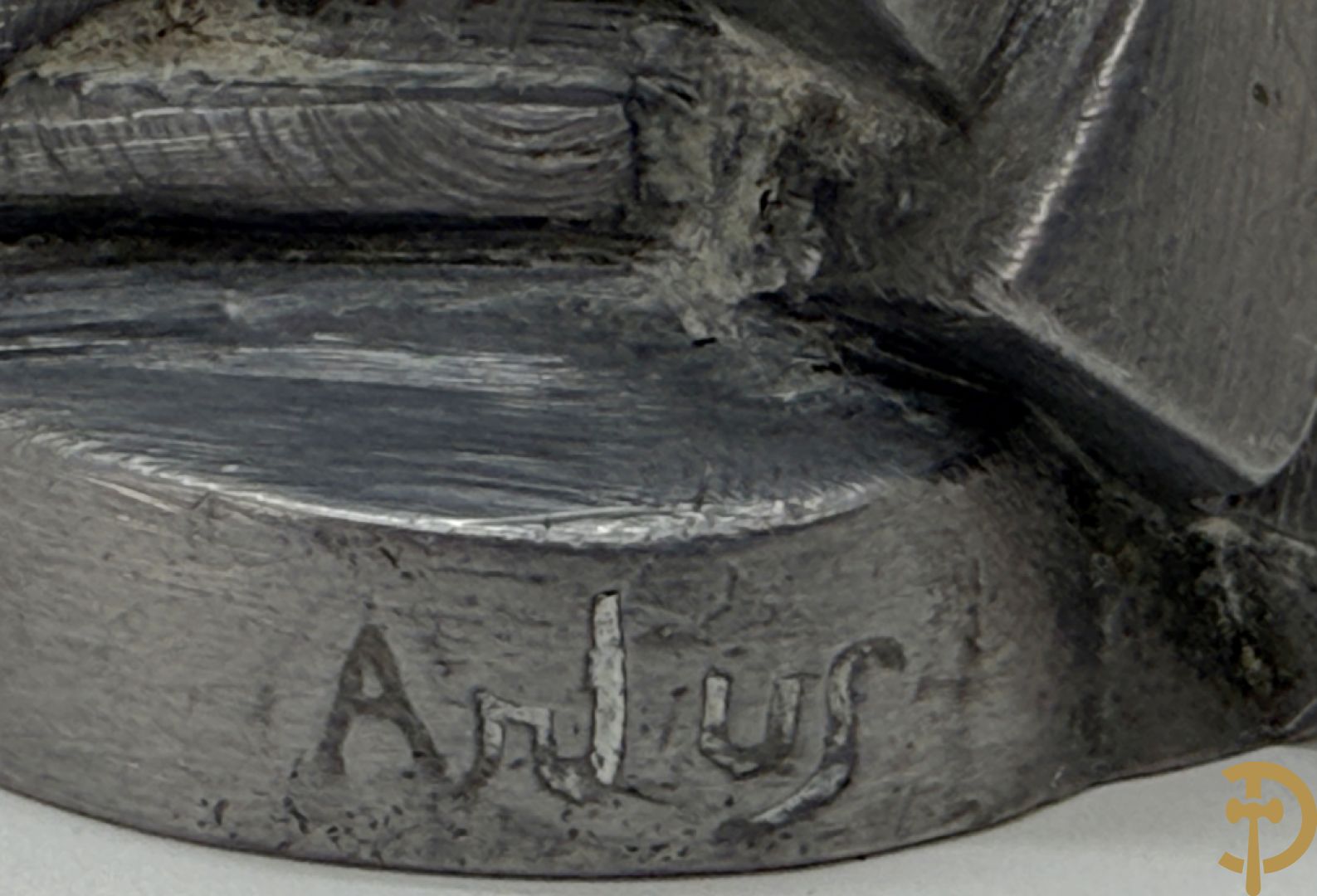 Mascotte voor een auto : ARTUS get. (pseudoniem Max Le Verrier) 