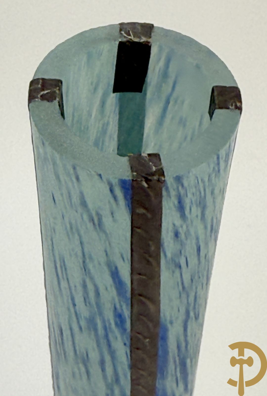 Vaas in glaspasta met decor van tinnen vlinders, Simone getekend