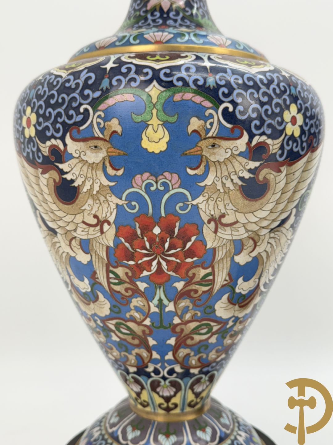 Paar cloisoné vazen met bloemen- en vogeldecor