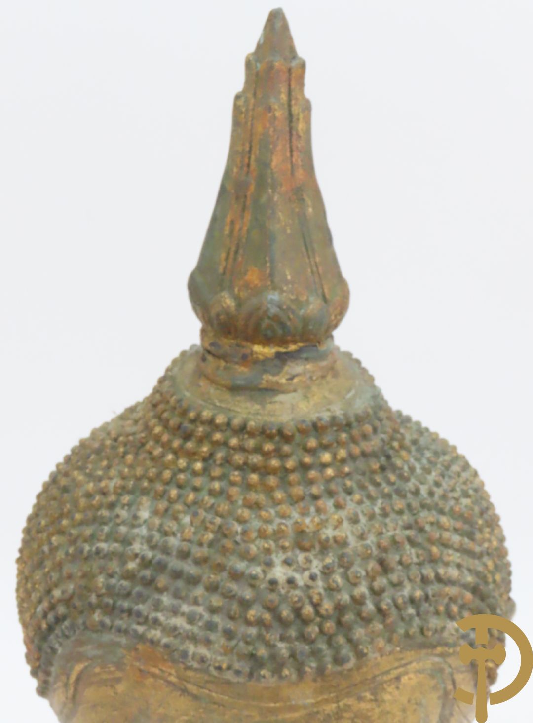 Koperen boedhahoofd op houten sokkel