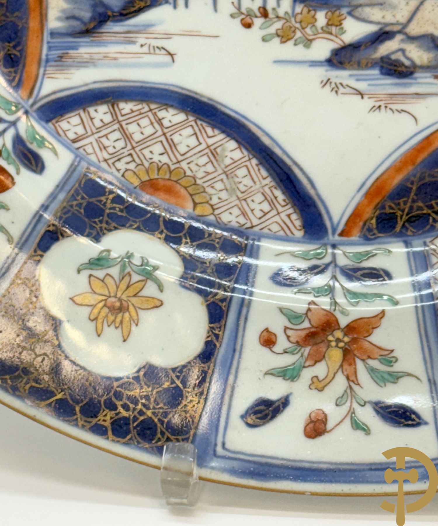 Chinees porseleinen Imari bord met landschapsdecor en bloemen