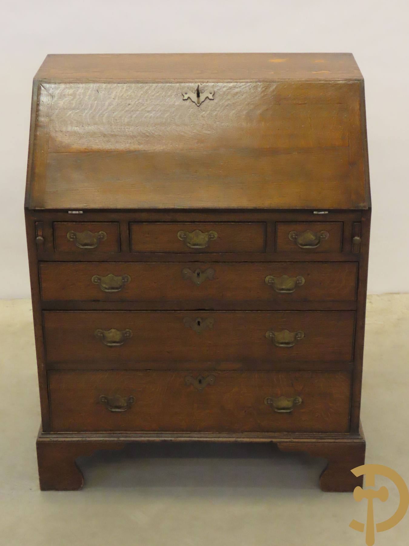 Massief eiken Engelse klapsecretaire met mooi interieur, schrijfblad en 6 lades