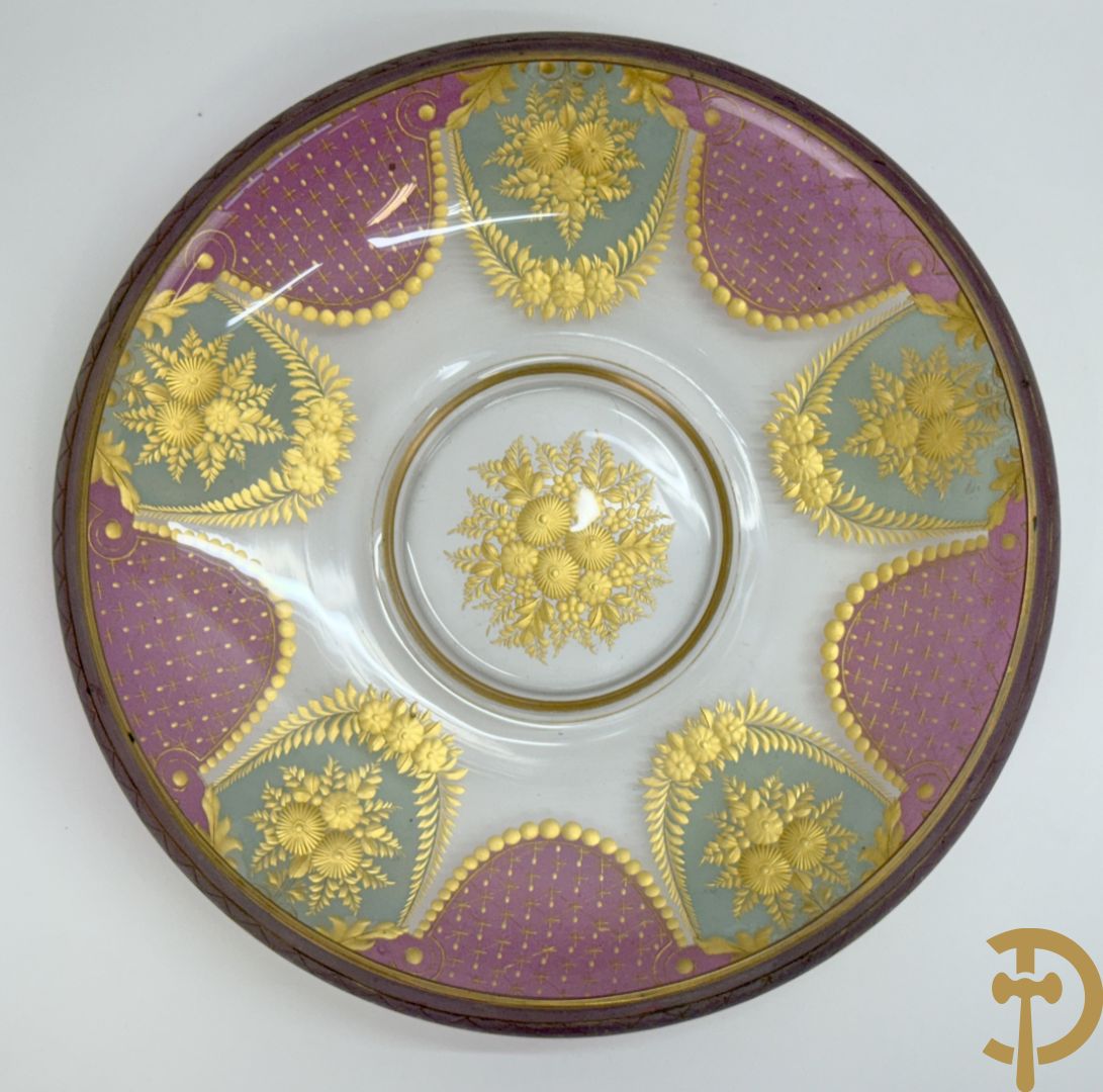 Kristallen schotel met geslepen bloemen en verguld gouddecor