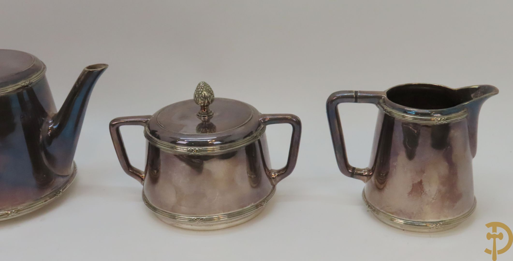 Drie verzilverde koffiestellen op plateau w.o. Wiskemann