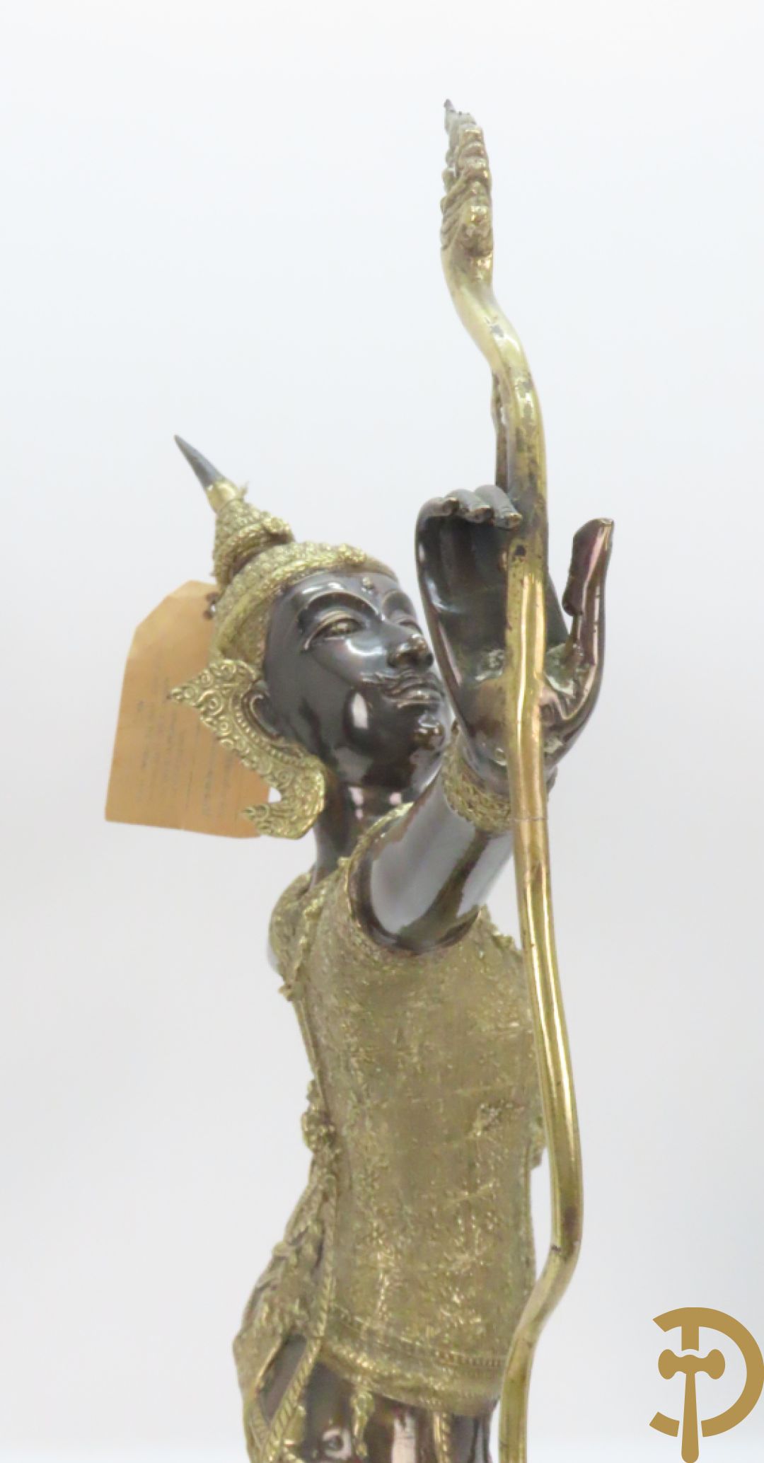 Twee staande koperen boedhistische figuren