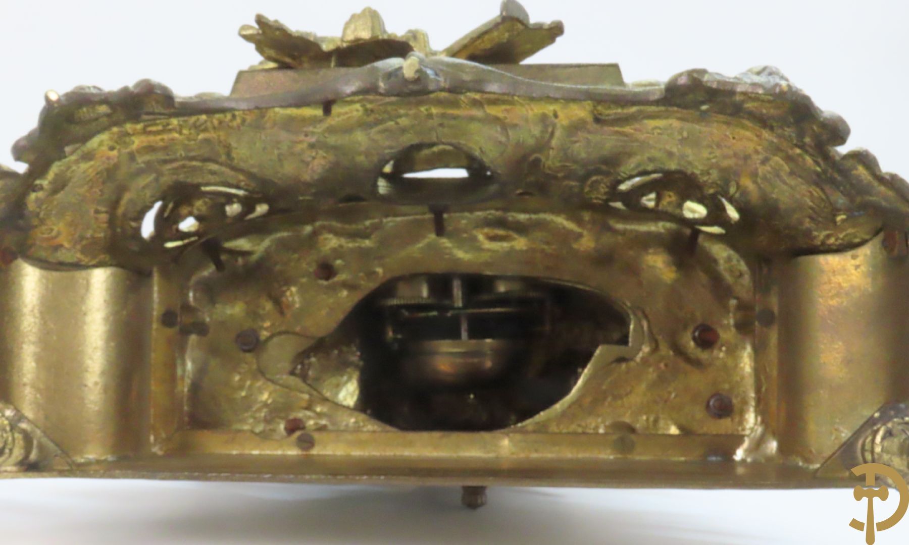 Bronzen pendule met ruiter te paard en panter