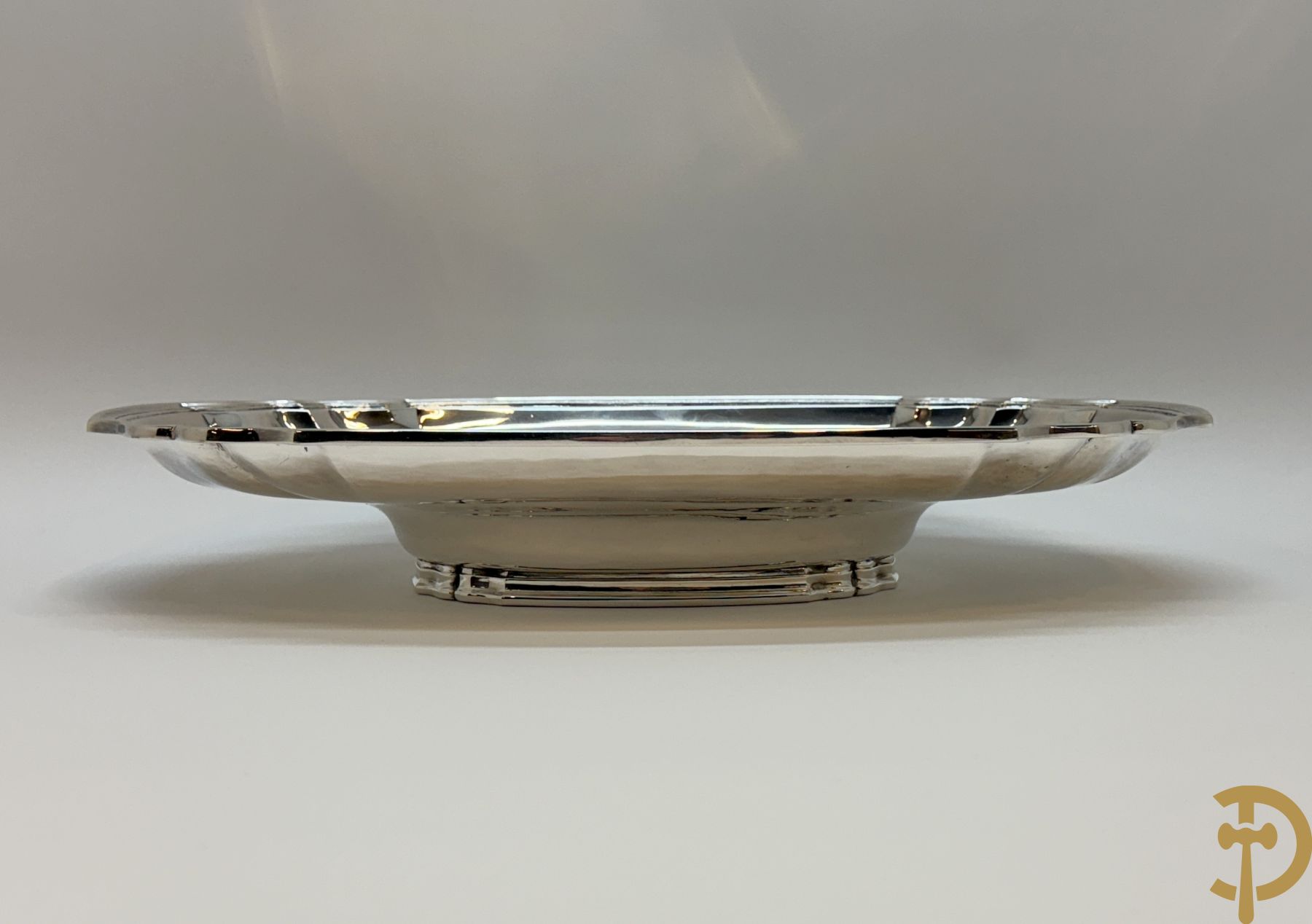 Massief zilveren schotel, Wolfers 835 gemerkt