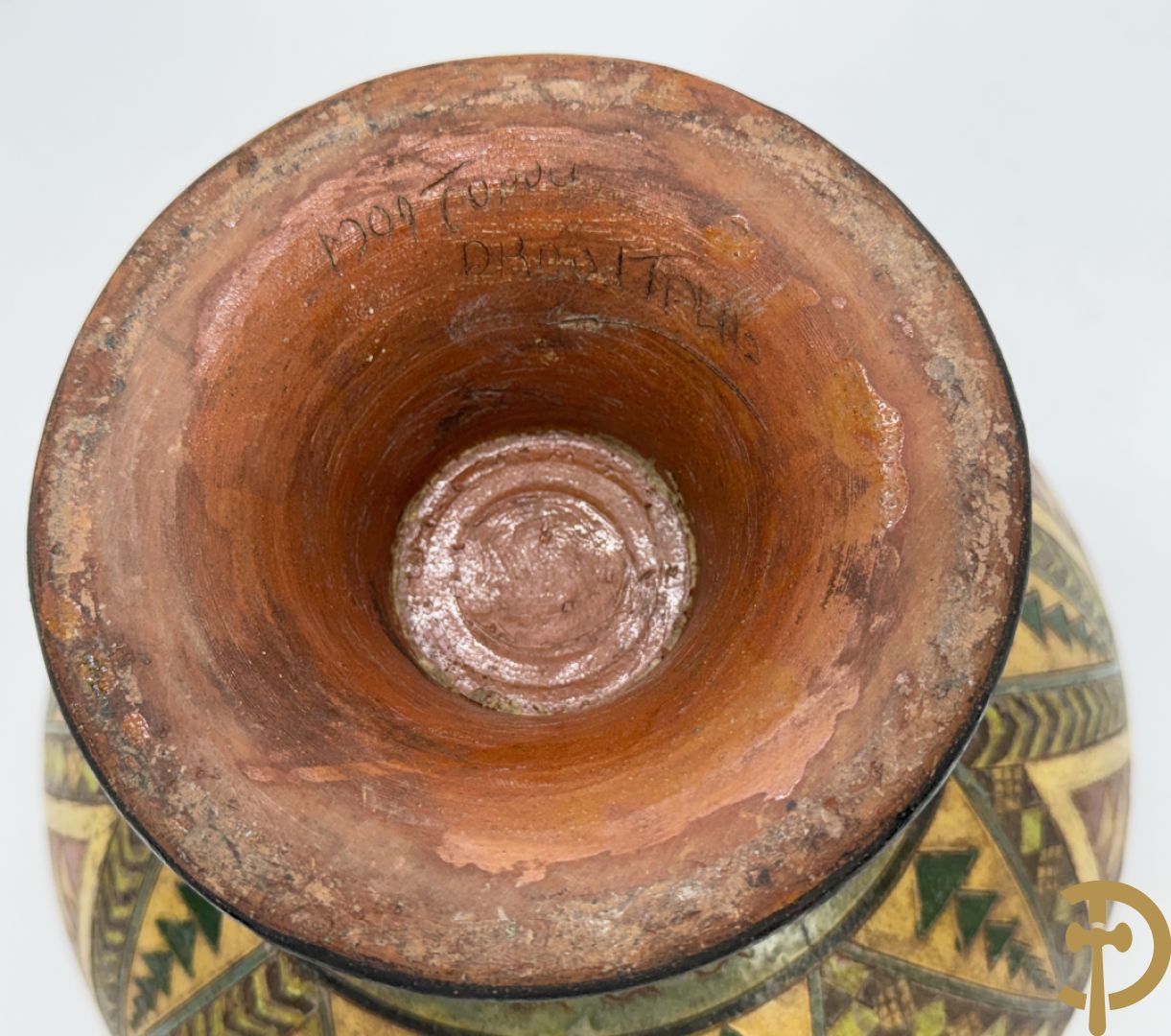 Vaas in terra cotta met geometrische motieven, Amfora, Grieks model, onleesbaar getekend onderaan