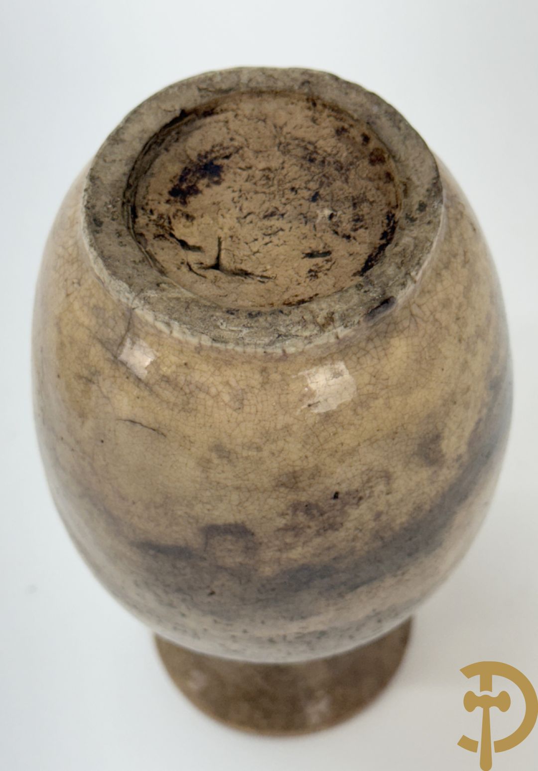 Porseleinen Chinese bolvormige vaas met geanimeerde taferelen + Chinees aardewerken vaasje