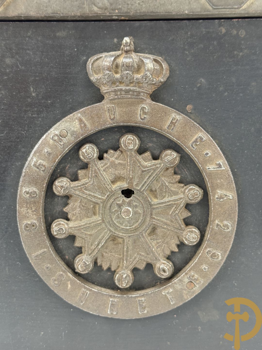 Gietijzeren brandkoffertje met 2 handvaten Incombustible Bauche à Gueux (Marnes) met sleutel