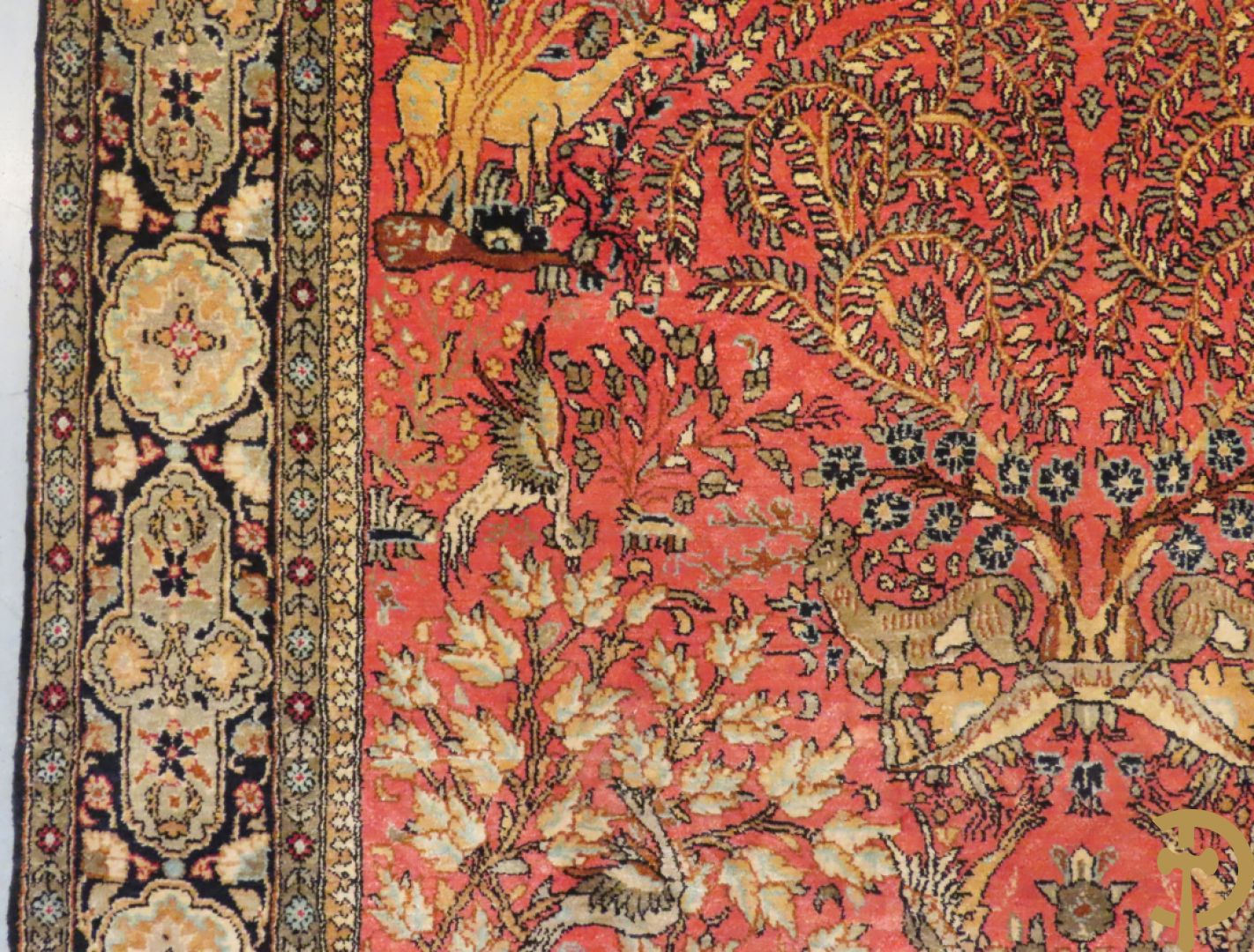 Oosters handgeknoopt tapijt zijde op katoen met dierenmotieven en levensboom