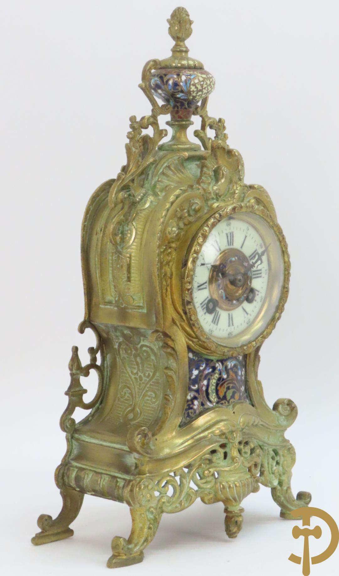 Bronzen pendule, Louis XV stijl, bezet met email, Champlève decor