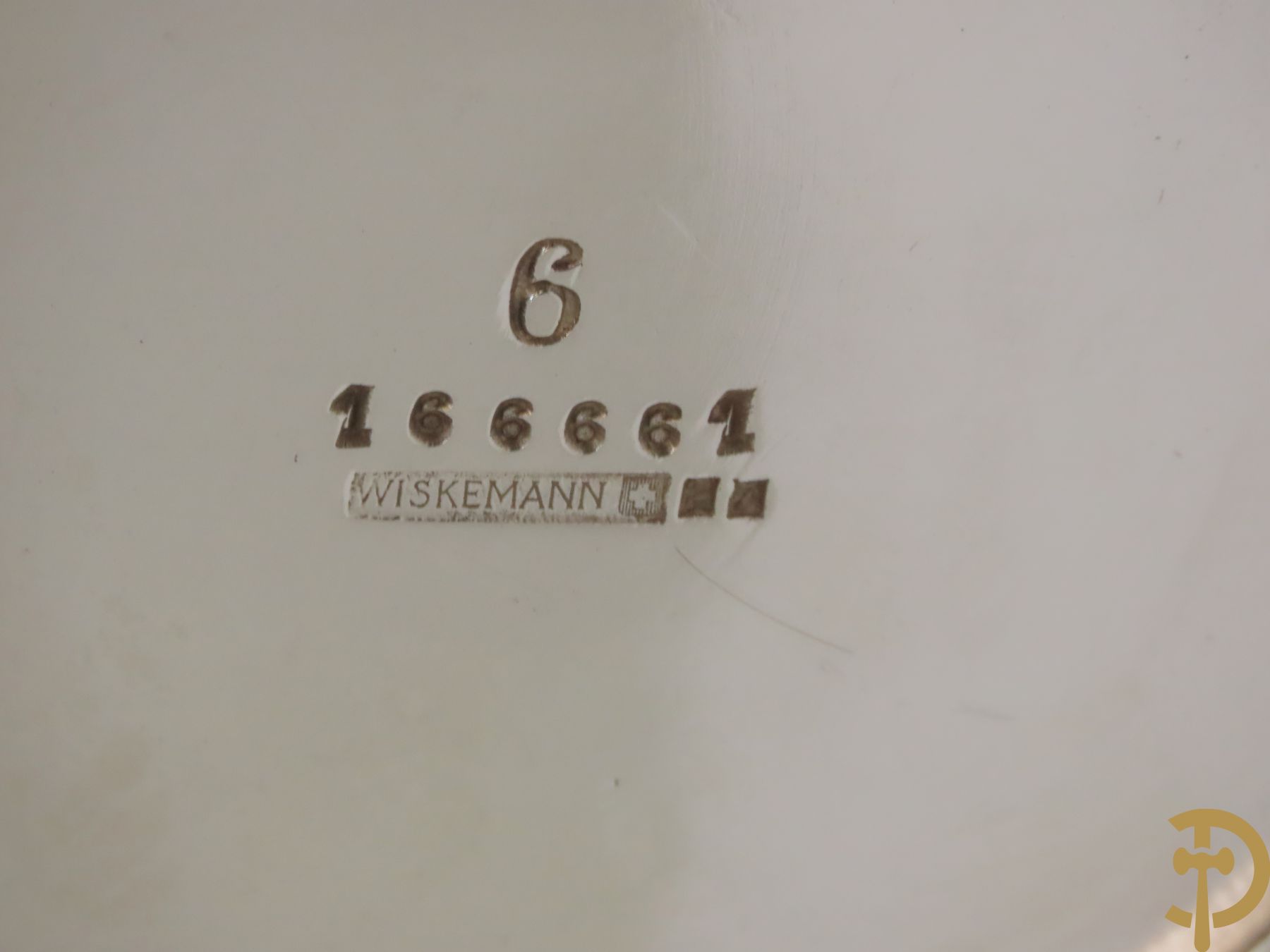 Drie verzilverde koffiestellen op plateau w.o. Wiskemann