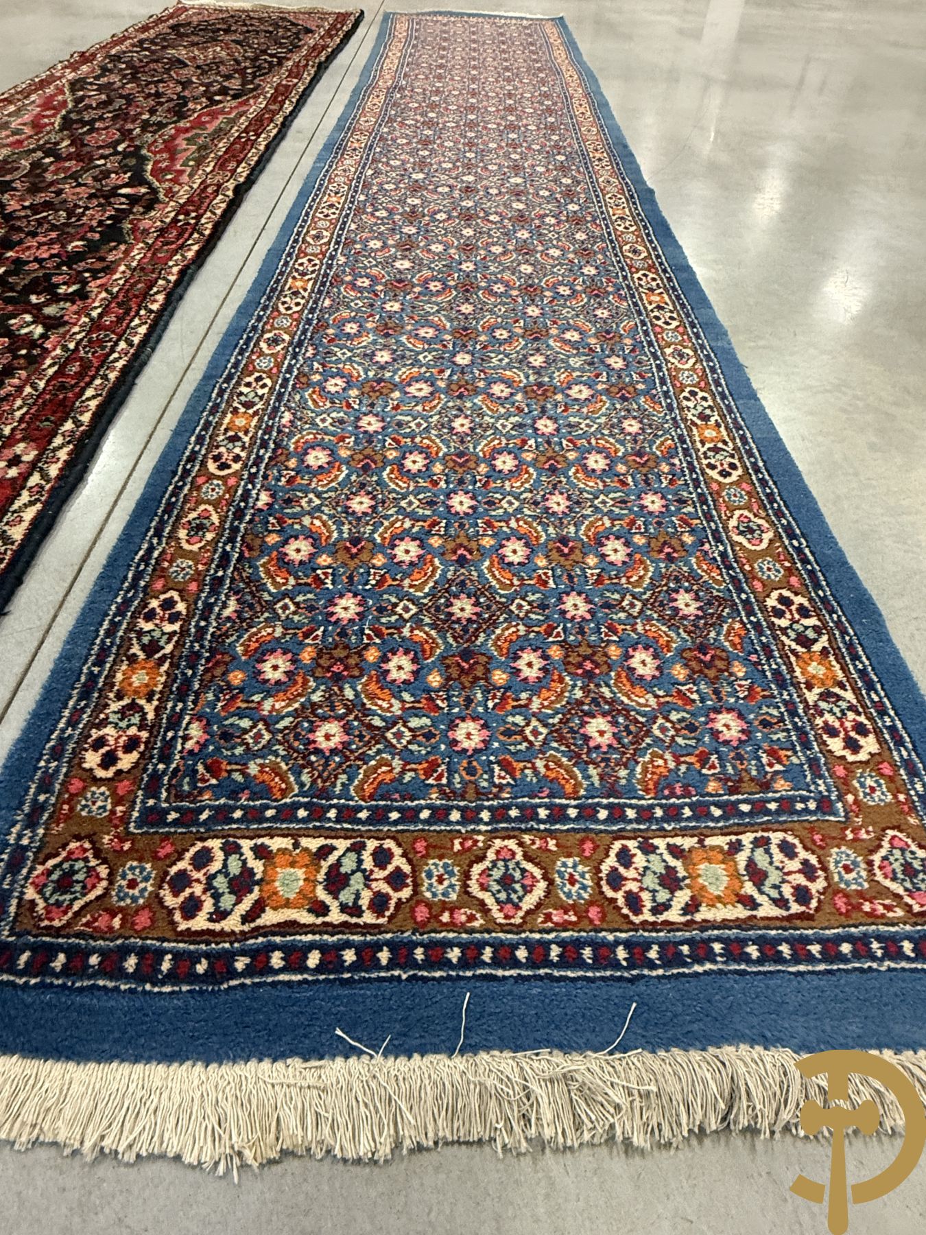 Twee oosterse handgeknoopte lopers