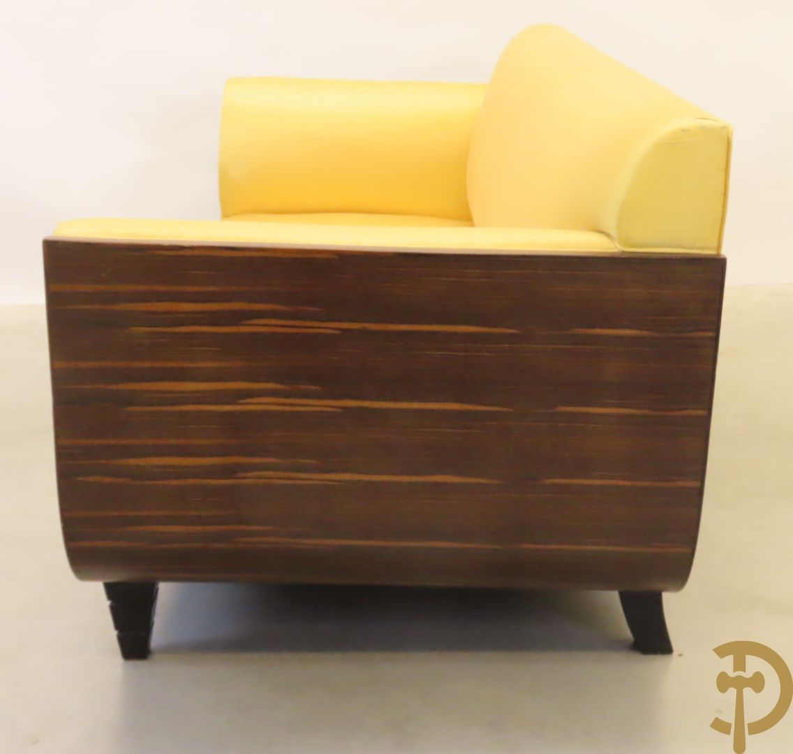 Canapé met gele zijden stof bekleed op palissander chassis, Art deco stijl