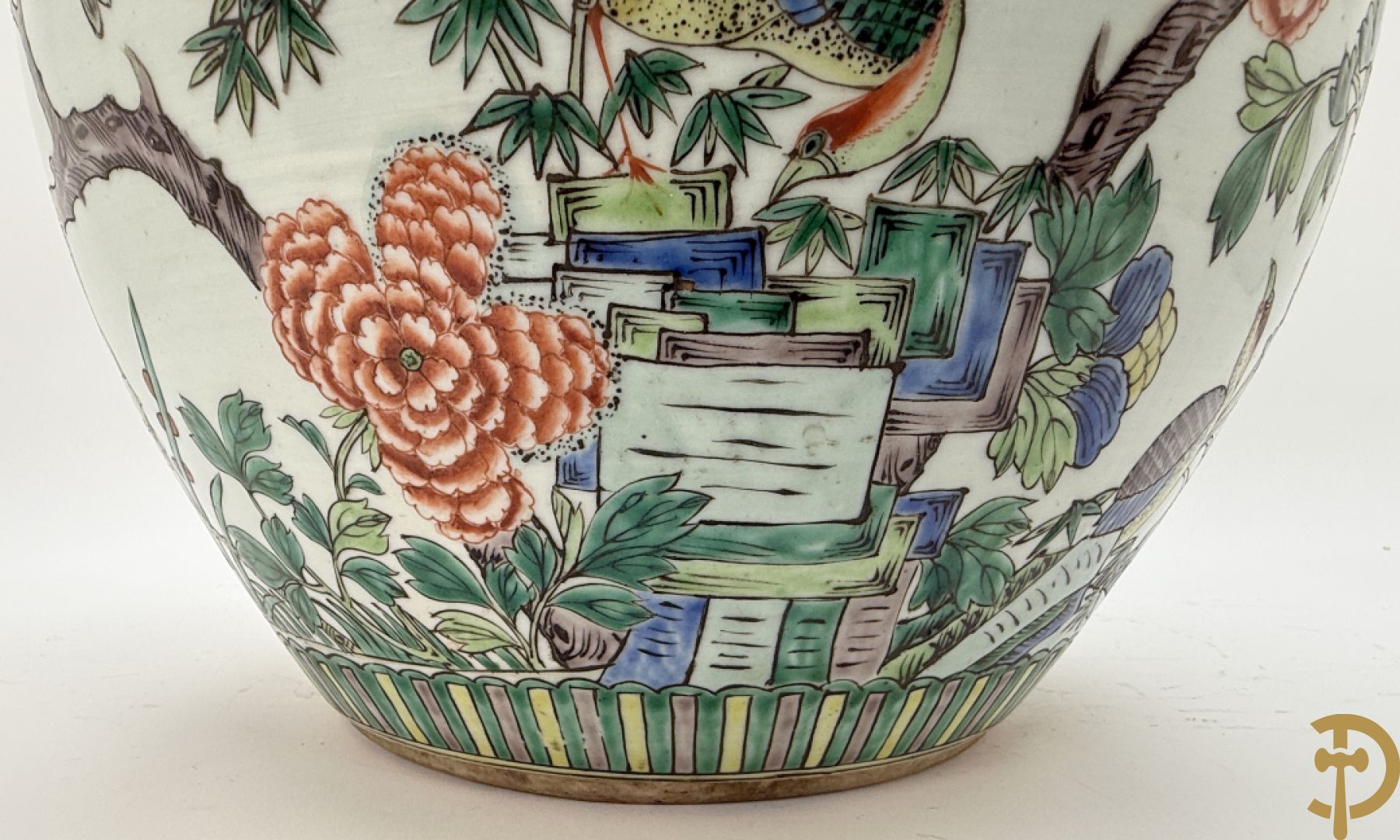 Chinese porseleinen cacheot met bloemen en vogeldecor