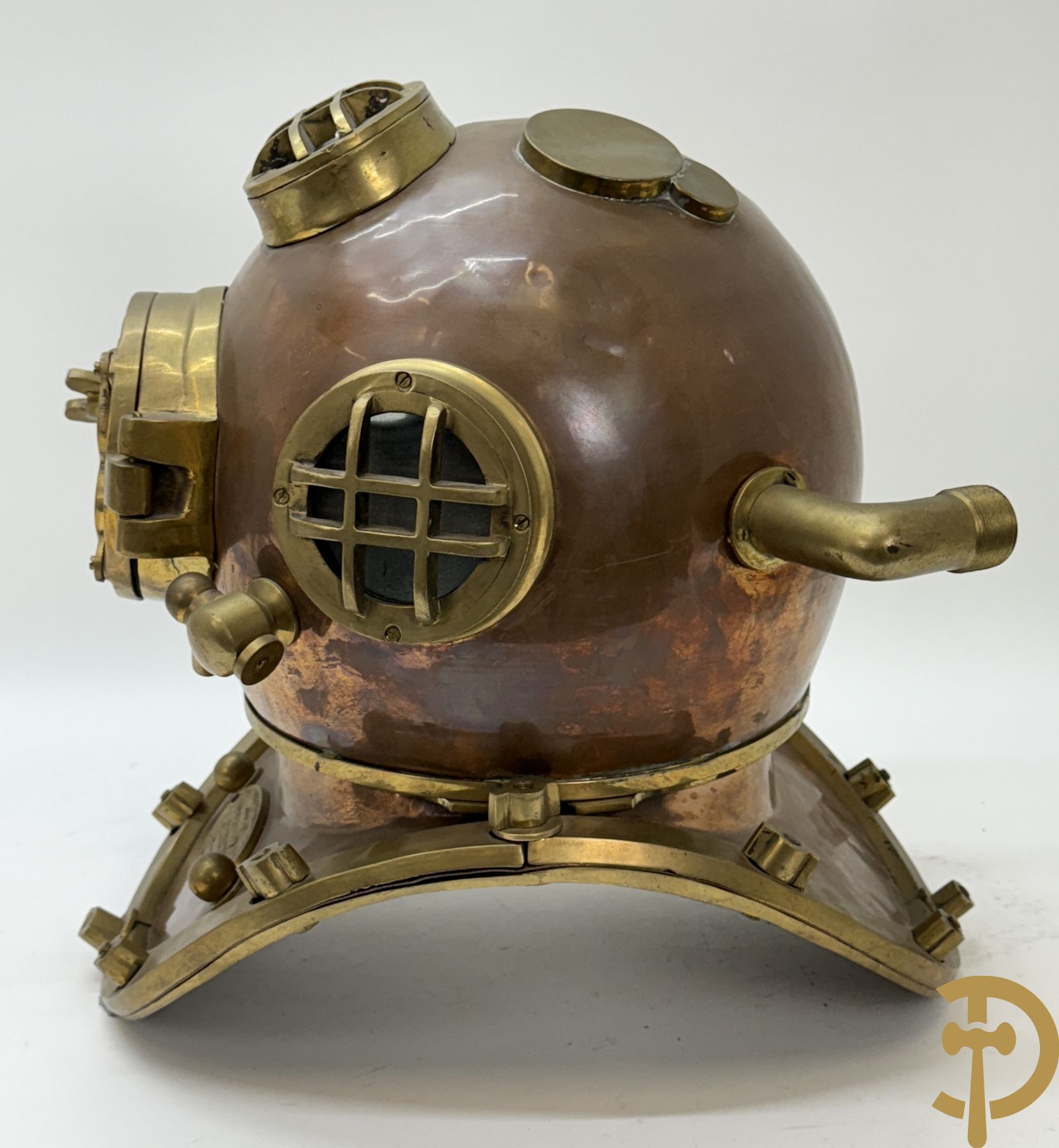 Koperen replica duikershelm