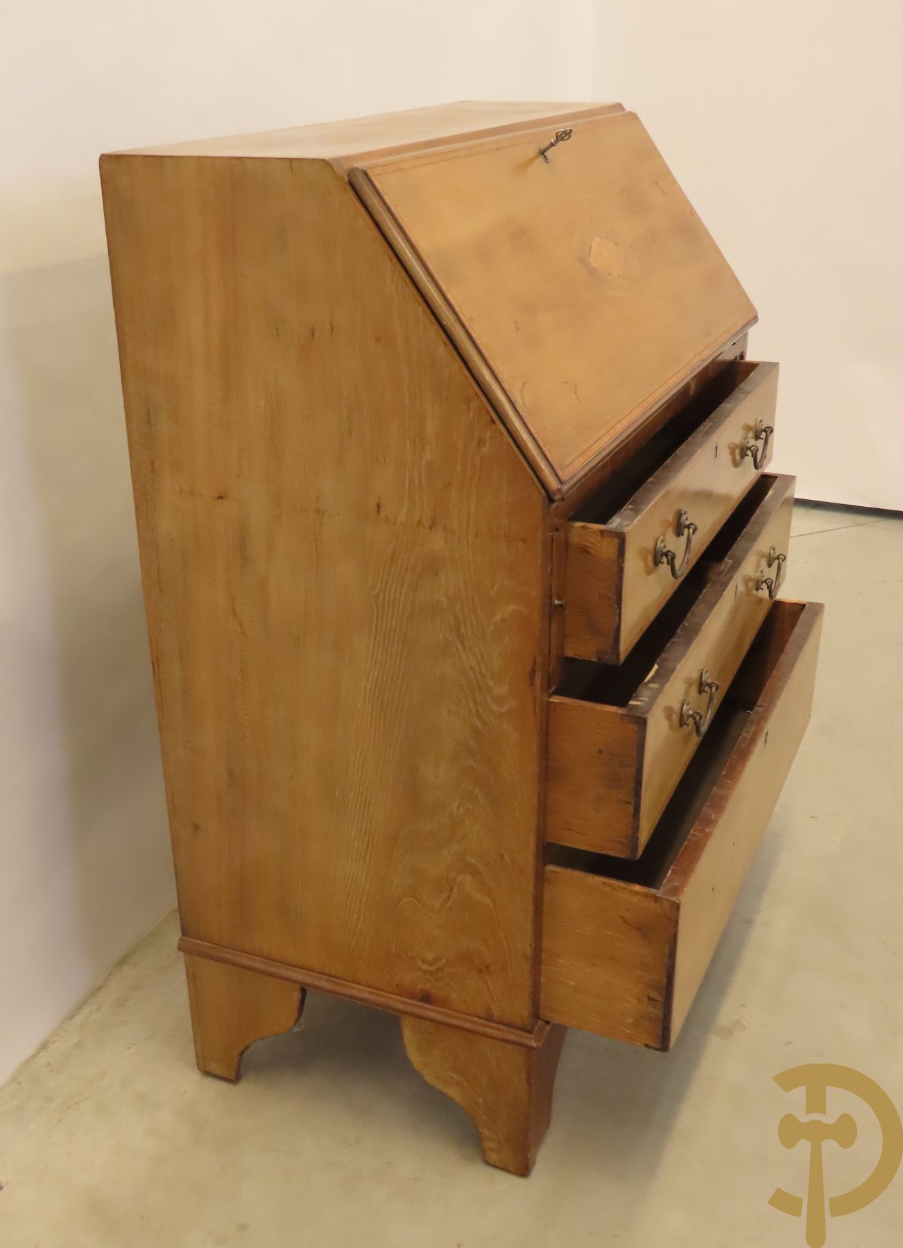 Engels notelaren klapbureau met 3 lades en inleg