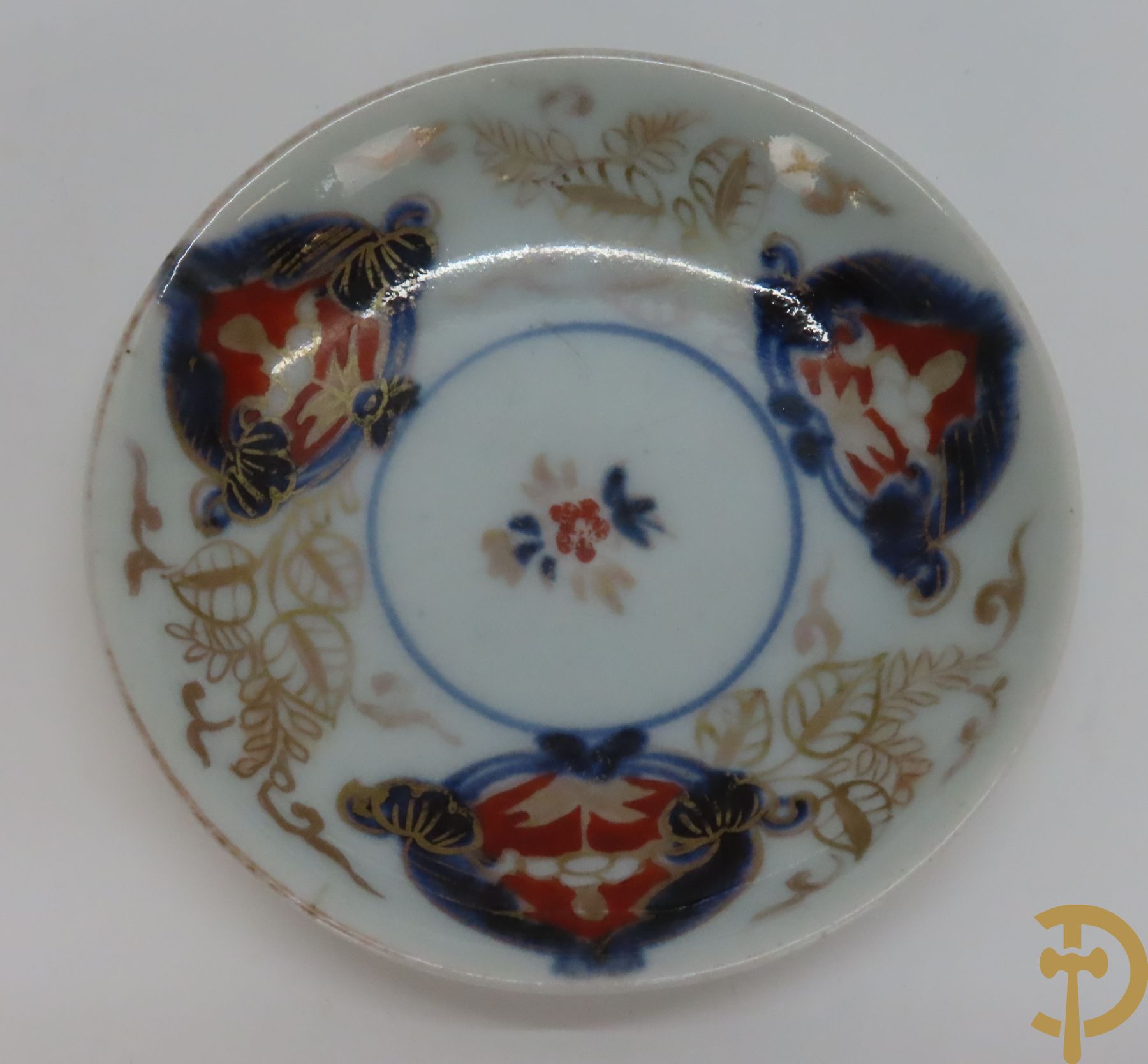 Japanse Imari olie- en azijnfles + 5 Imari kopjes en 3 schoteltjes + Kendi