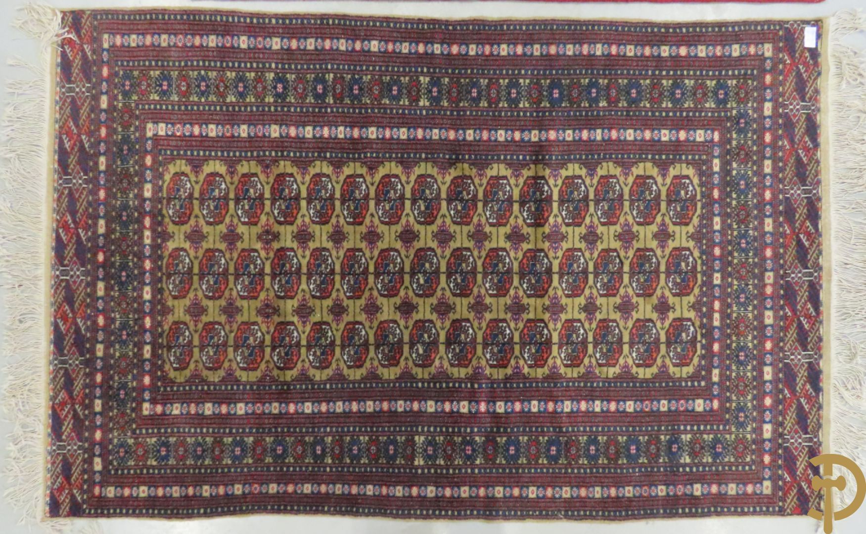 Drie oosterse handgeknoopte tapijten (2 Bouchara en 1 Hamadan)