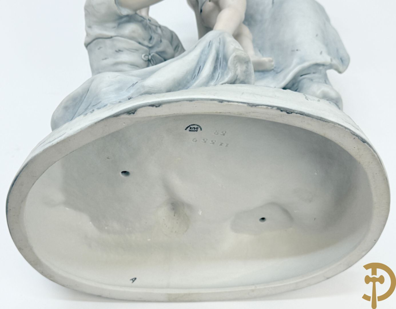 Royal Dux beeld van smid met vrouw en kind, nummer 11559