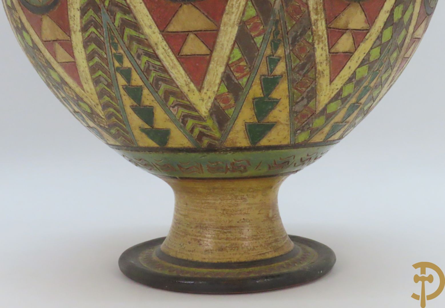 Vaas in terra cotta met geometrische motieven, Amfora, Grieks model, onleesbaar getekend onderaan