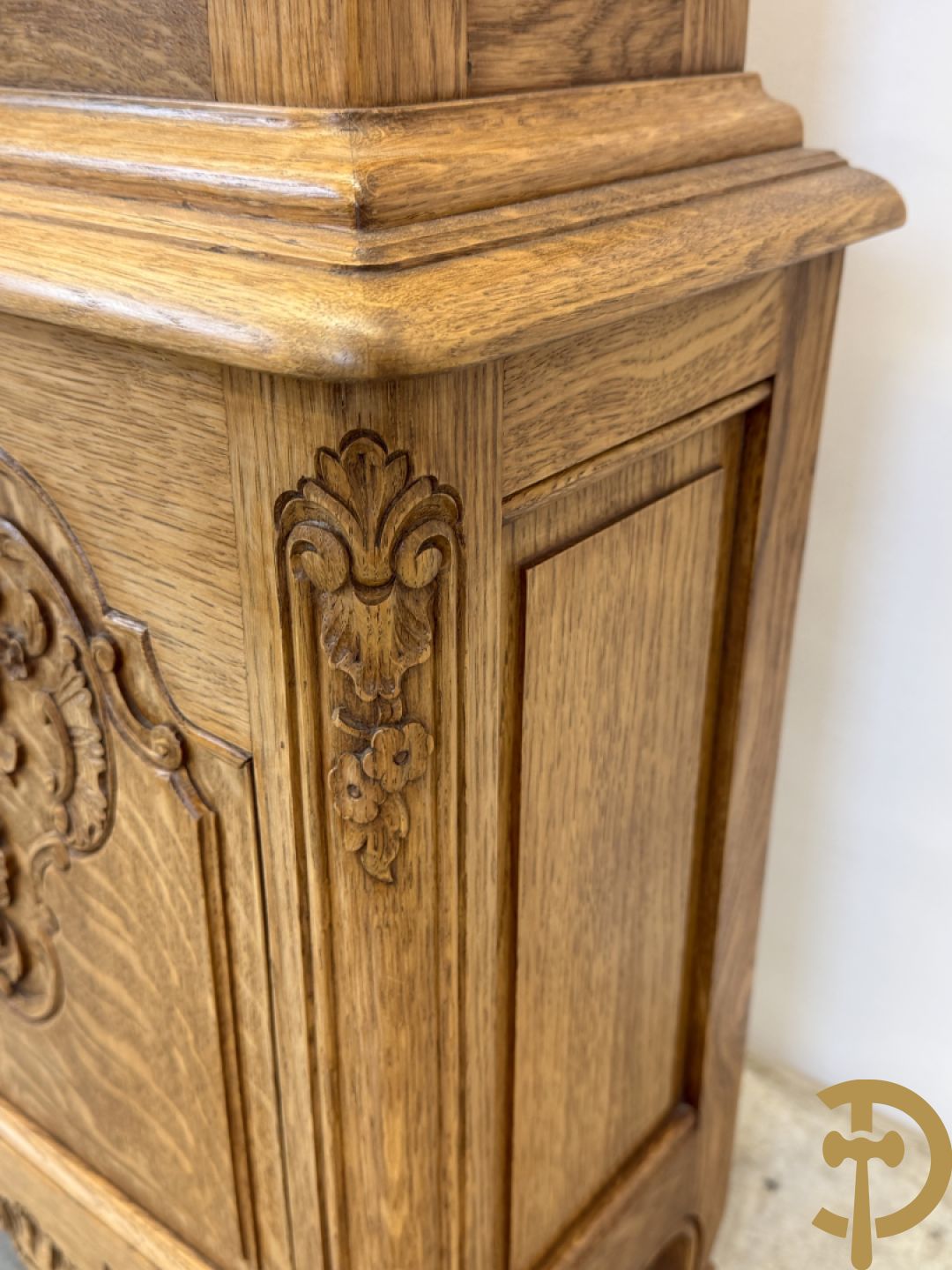 Massief eiken staande klok Louis XV stijl met bloemensculptuur