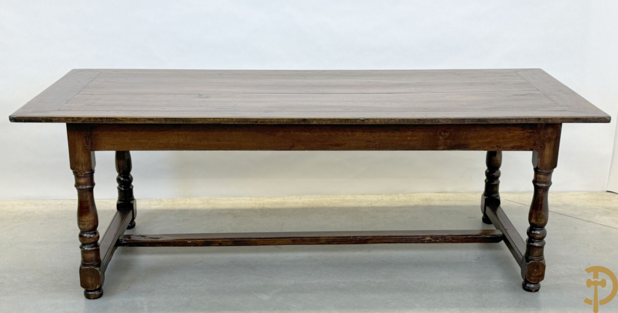 Massief eiken tafel op ballusterpoten