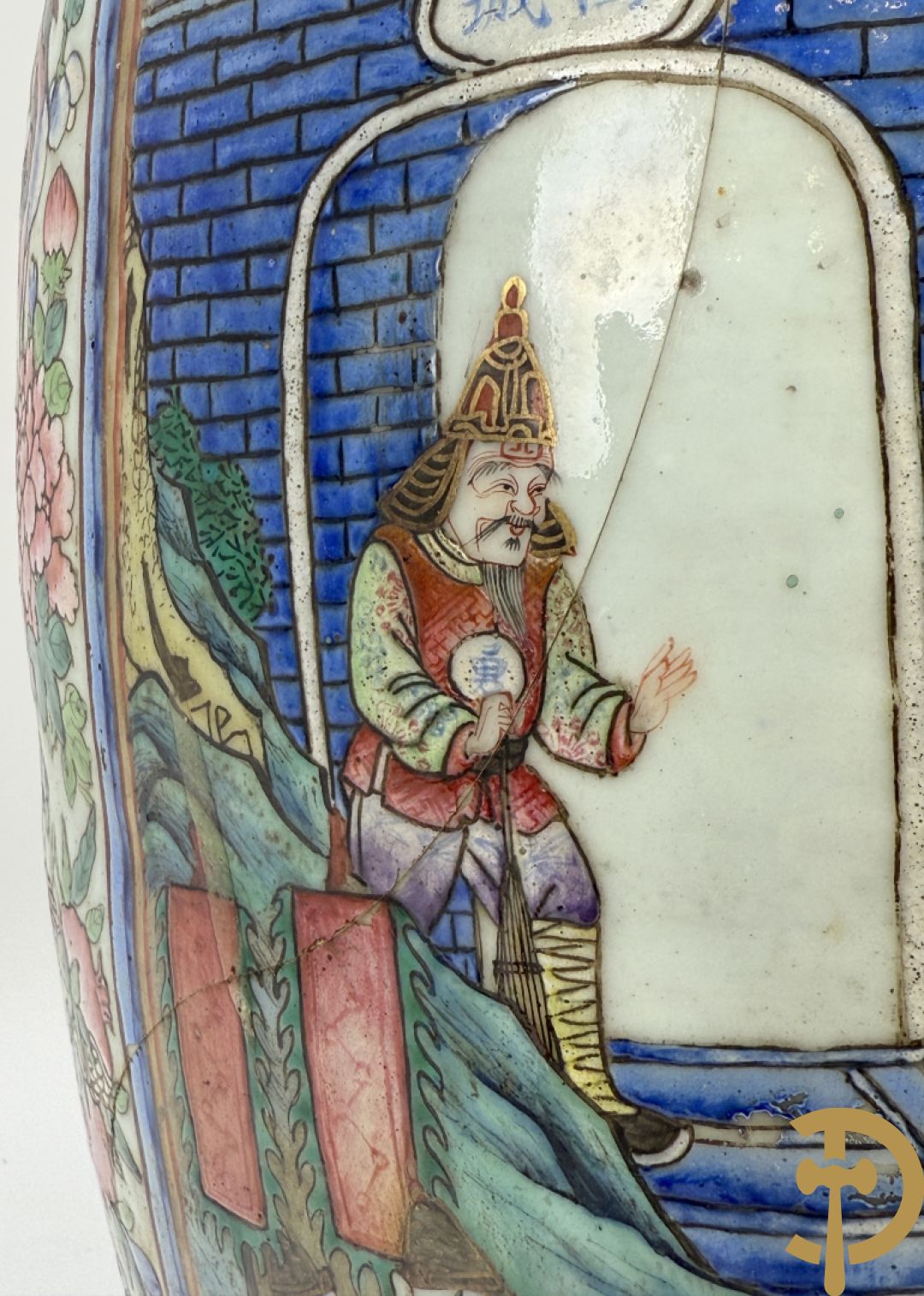 Chinese porseleinen vaas met geanimeerd krijgerdecor en vogeltaferelen