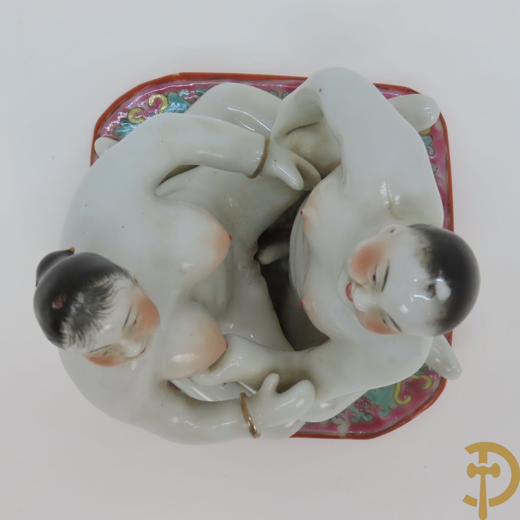 Chinese porseleinen beeld met erotische scène