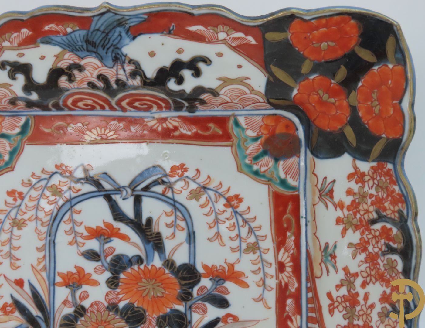 Drie vierkante Imari borden