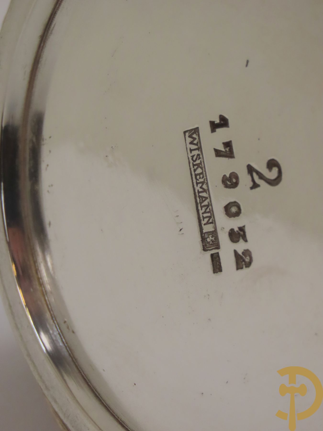 Drie verzilverde koffiestellen op plateau w.o. Wiskemann