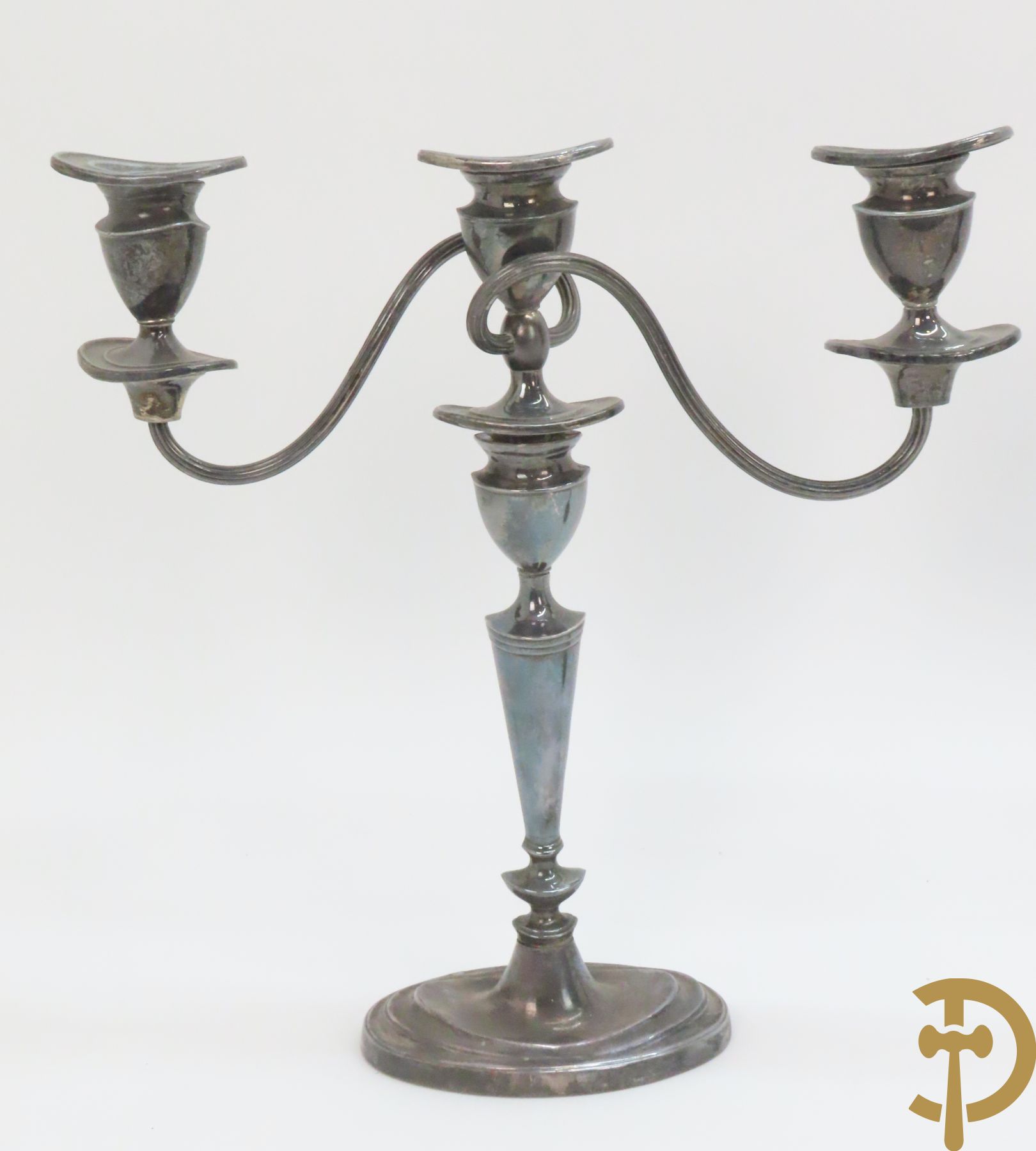 Zes paar verzilverde kandelaars