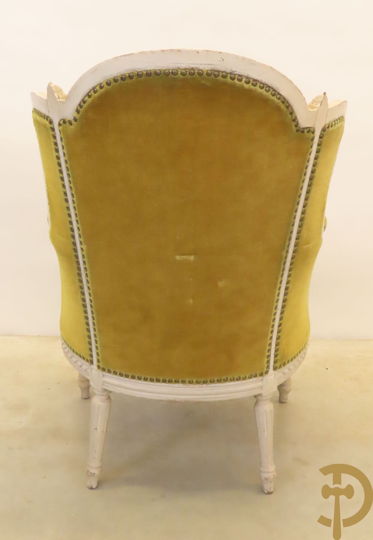 Gemonochromeerde bergère met groene mohair stof + gemonochromeerde en gecaneerde canapé Louis XVI stijl