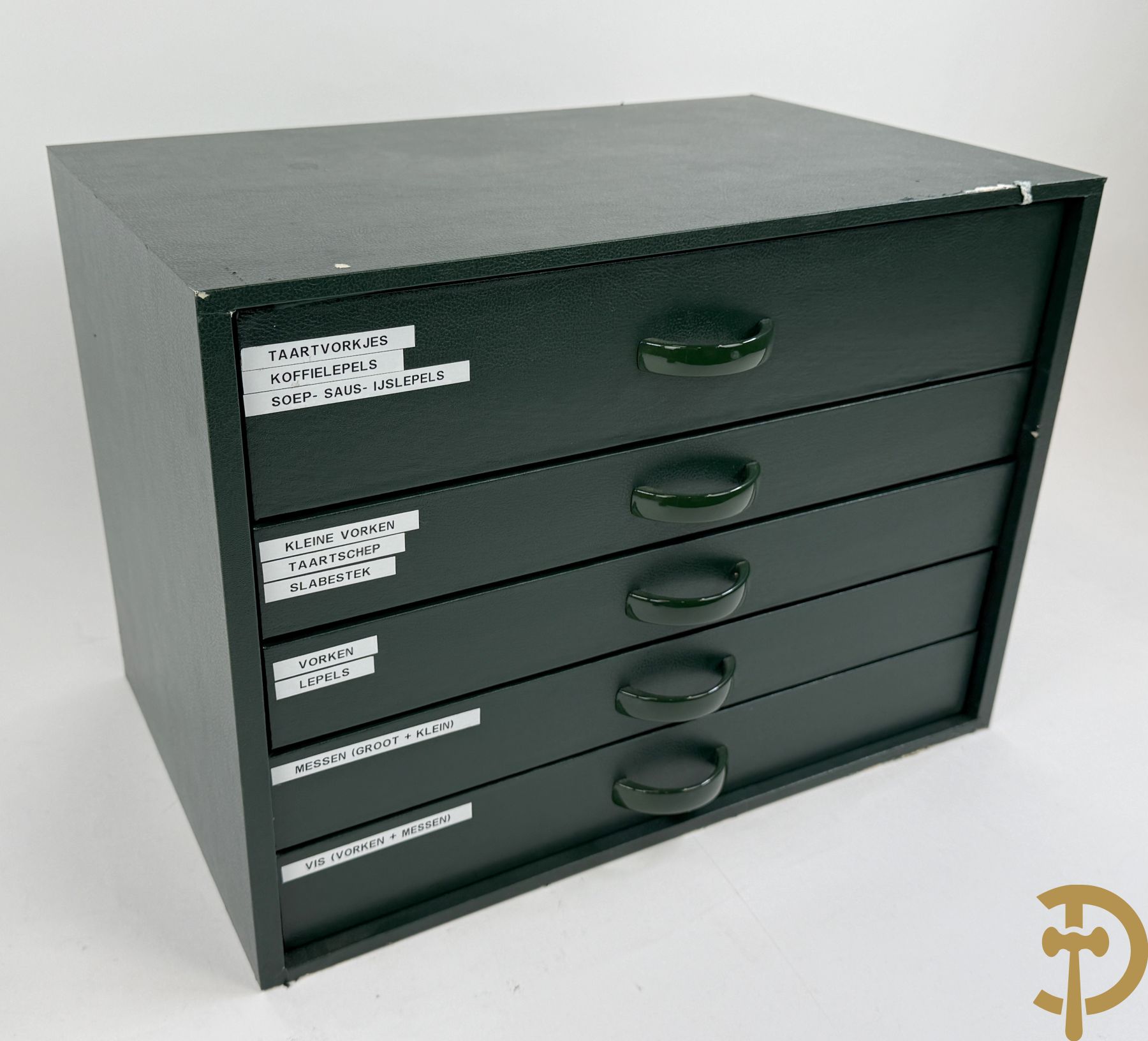 Verzilverd bestek 100/1000 bestaande uit 9 reeksen van 12 en 16 losse stukken