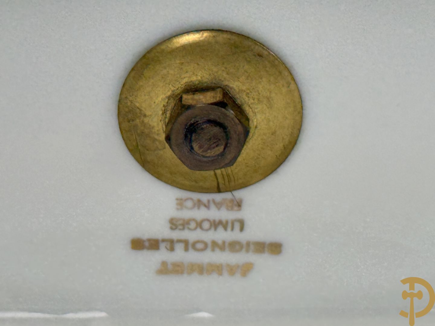 Milieu de table in porselein met bloemendecor + geajoureerde porseleinen Limoges coupe + porseleinen vaasje met cupido