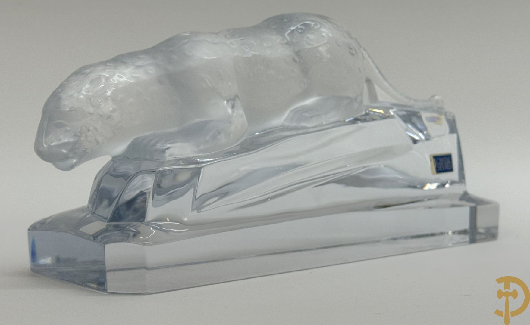 Sluipend luipaard in kristal, Cristal de Sèvres France gemerkt