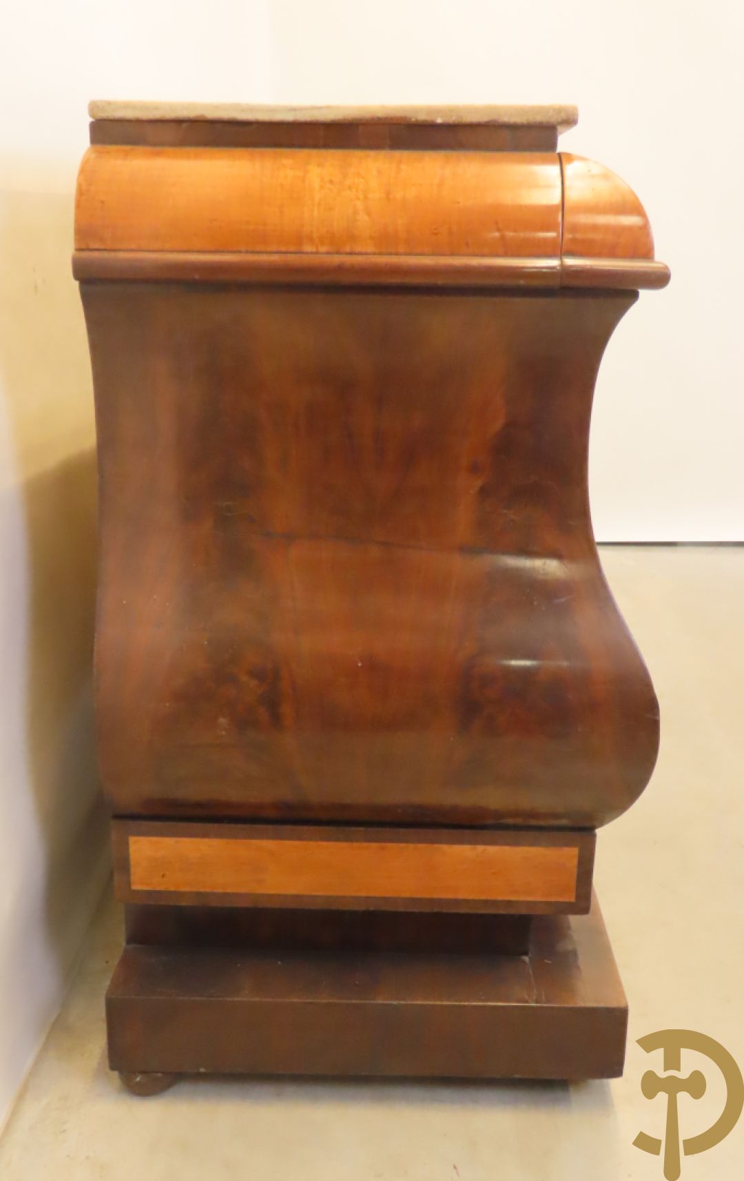 Antieke gegalbeerde commode van mahonie met 4 lades, 2 de kwart 19e