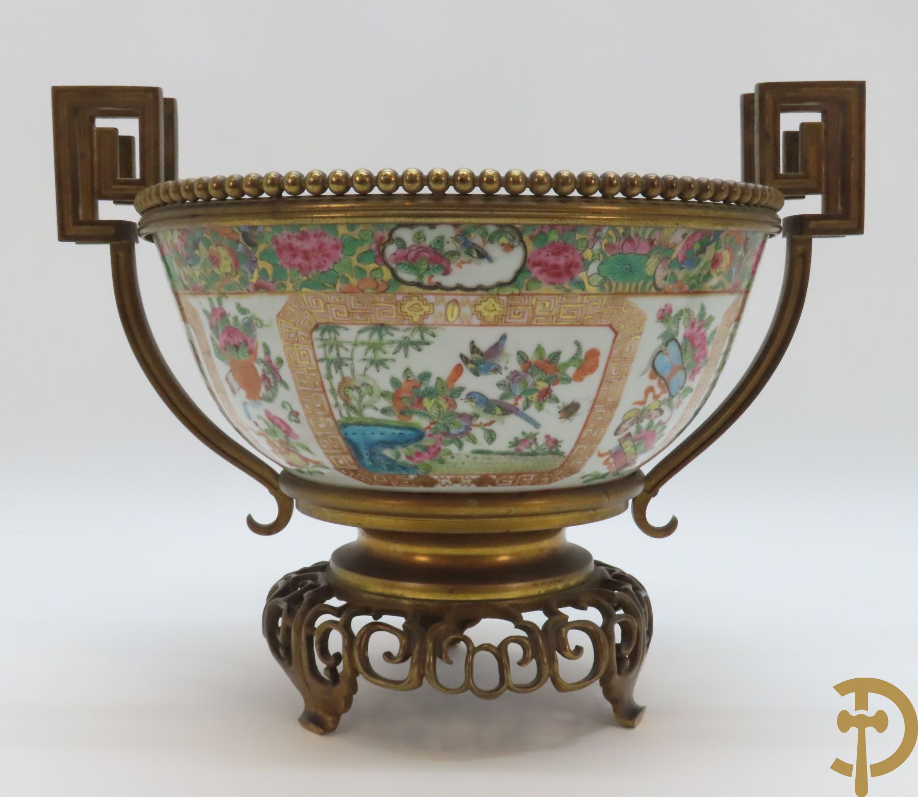 Chinese porseleinen Kanton coupe in bronzen ornamenten