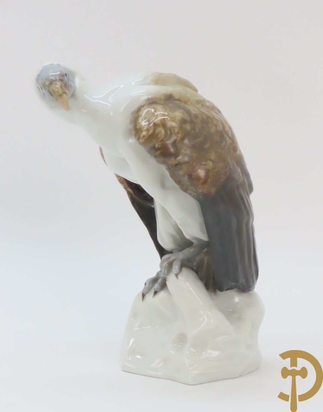 Porseleinen vogel Condor, onderaan gemerkt K/C nummer 2332