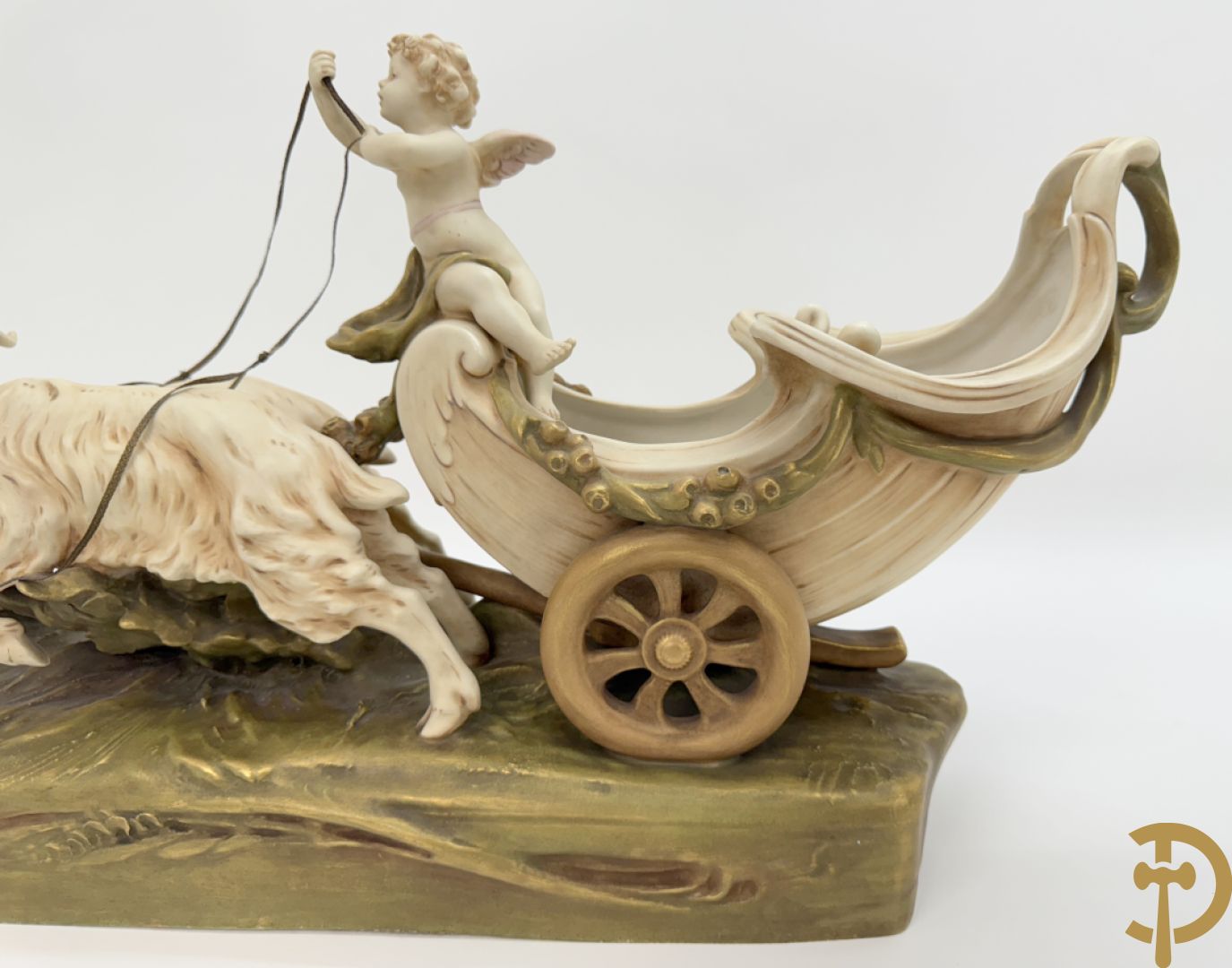 Royal Dux beeld van cupido met 2 rammen op carosse