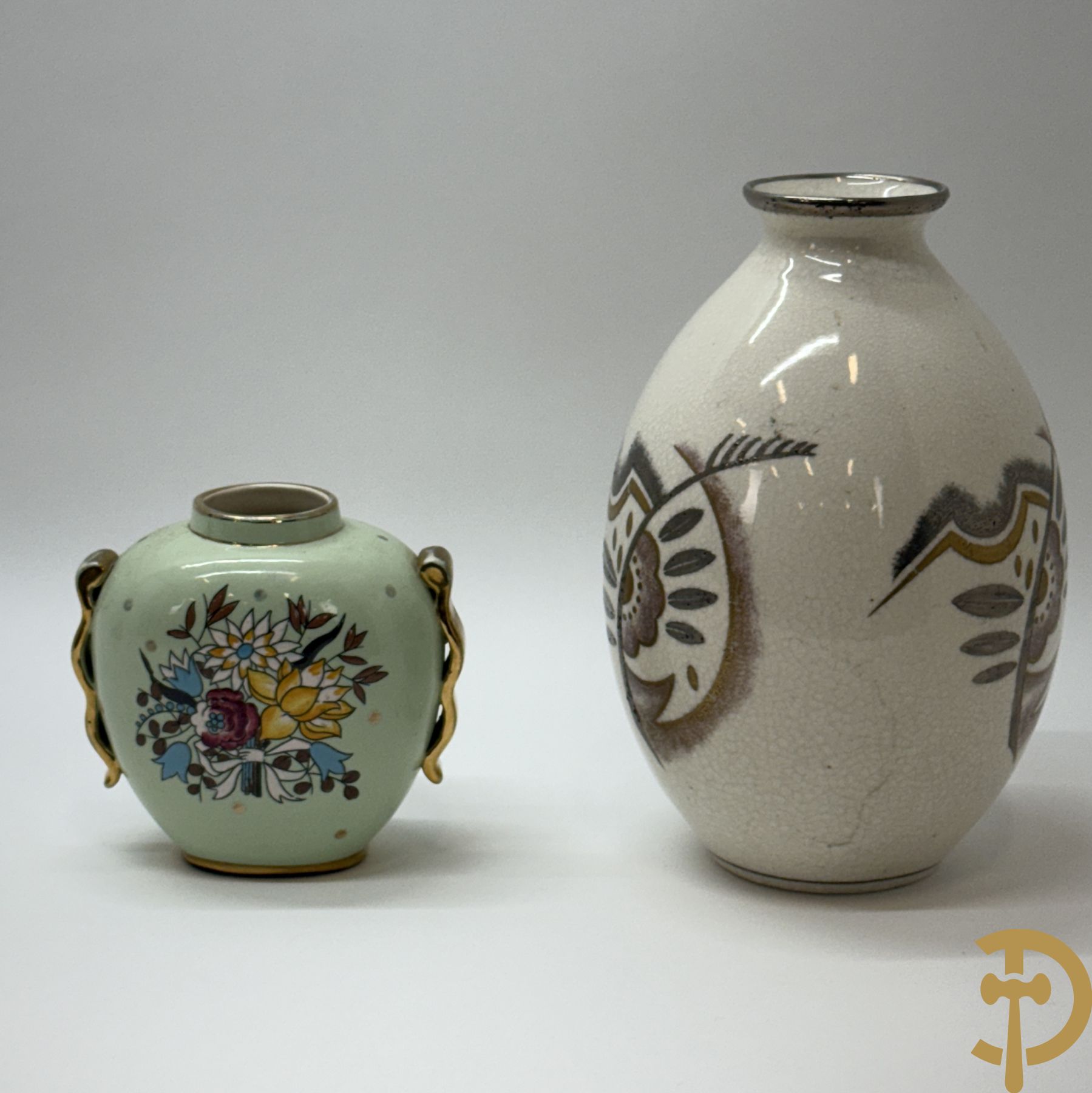 Boch La Louvière vaas met gestyleerd bloemenmotief en Art deco decor D1781 + Kleine Boch vaas met bloemendecor, decor 5525