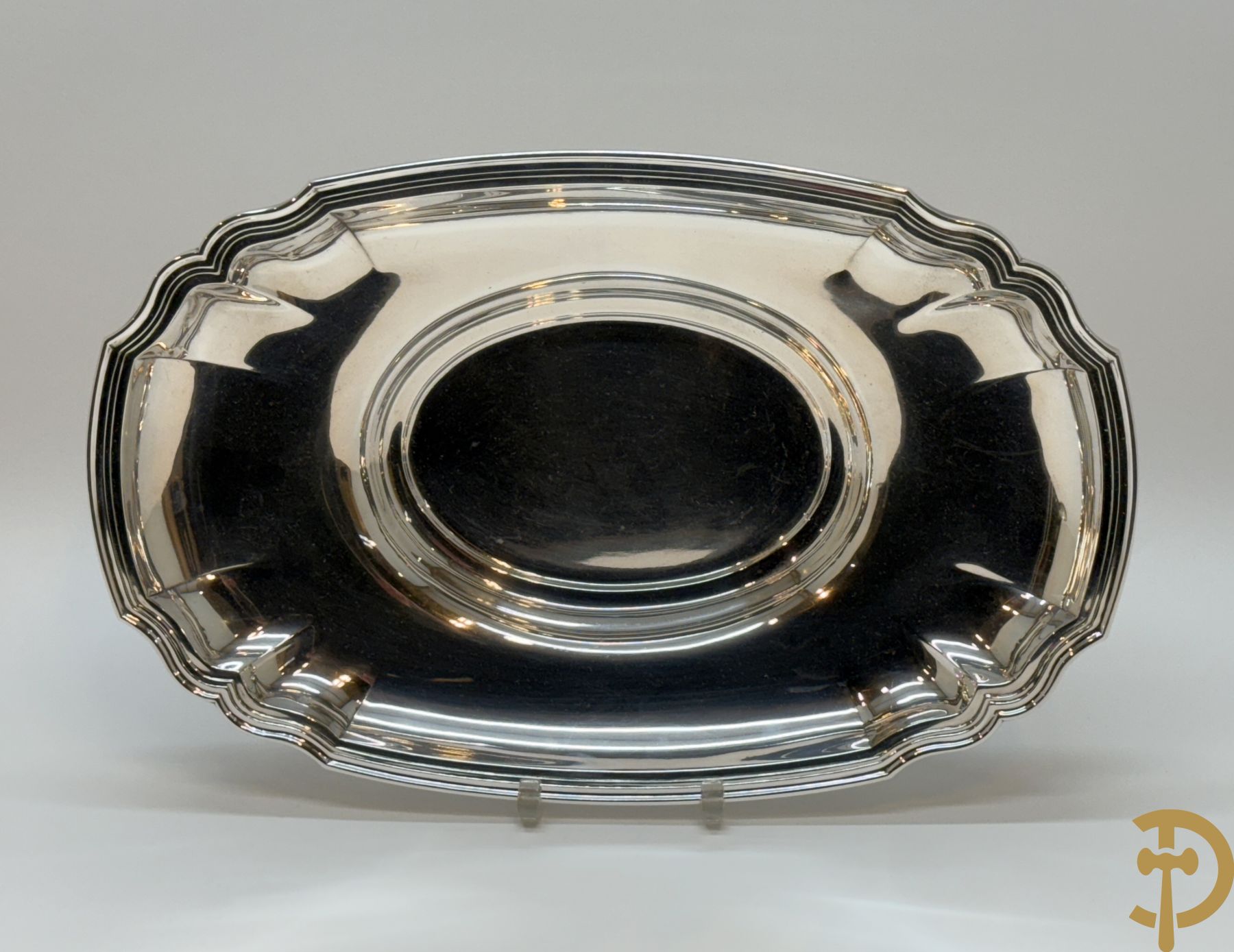 Massief zilveren schotel, Wolfers 835 gemerkt