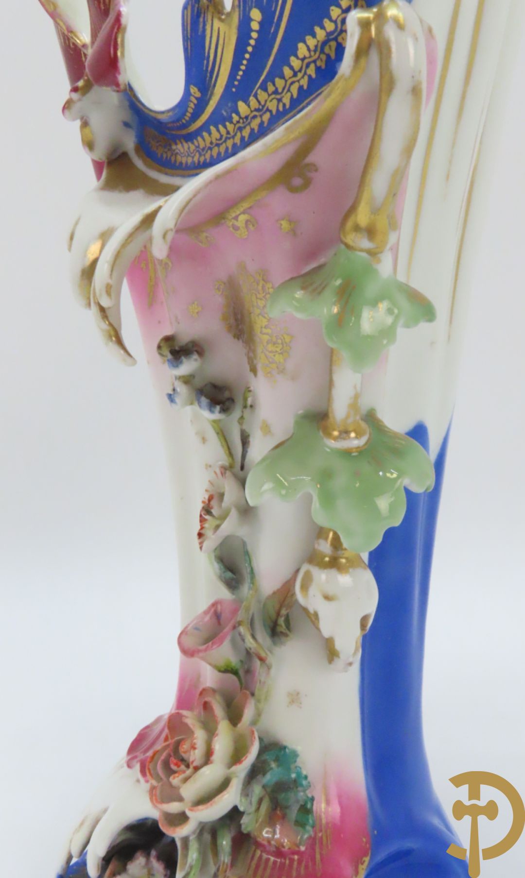 Paar Vieux Paris cornetvazen met rocailles, 19e