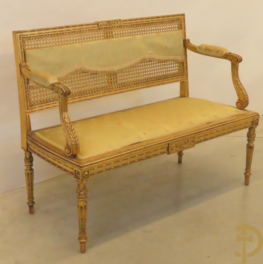 Vergulde tweepersoons canapé met accanthusranken en canage in de rug