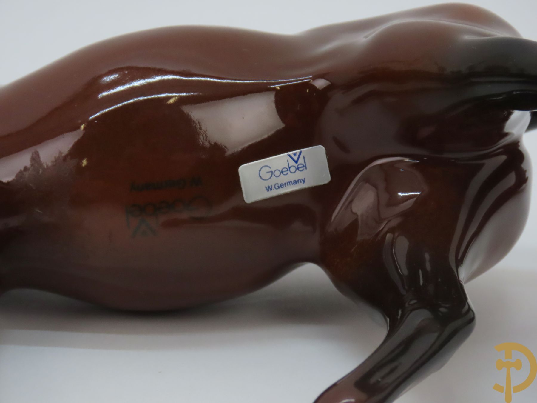 Twaalf porseleinen paarden, onderaan getekend Goebel West Germany