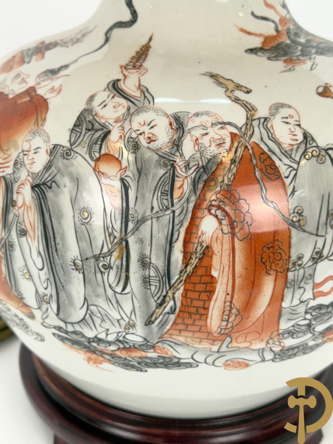 Chinese porseleinen vaas met handbeschilderde geanimeerde taferelen - als lampadaire omgebouwd