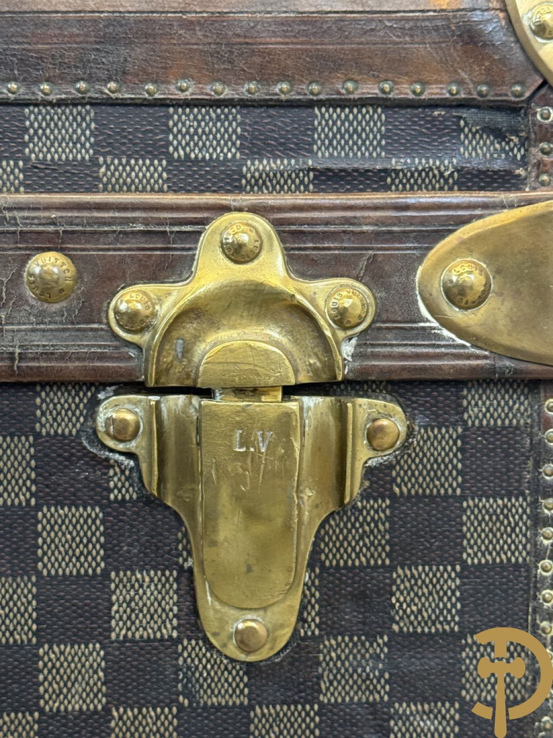 Antieke reiskoffer Louis Vuitton met houten latten, genummerd N41601, met bijhorende sleutel