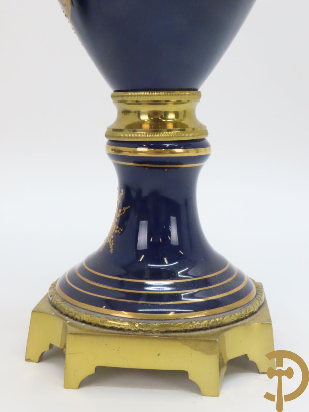 Paar kobaltblauwe dekselpotiches, Sèvres stijl