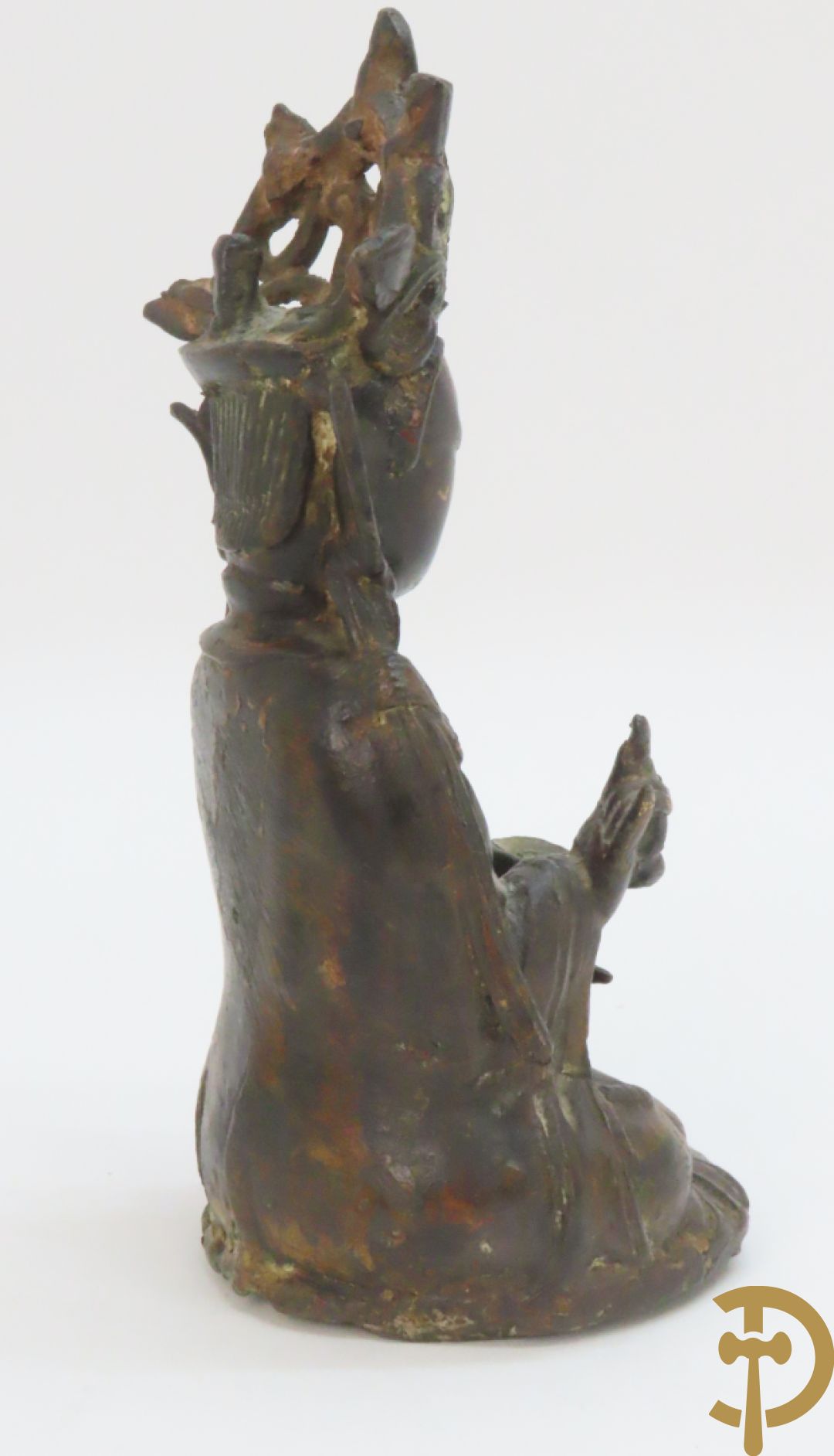 Antieke bronzen zittende boedha + kleine stenen boedha